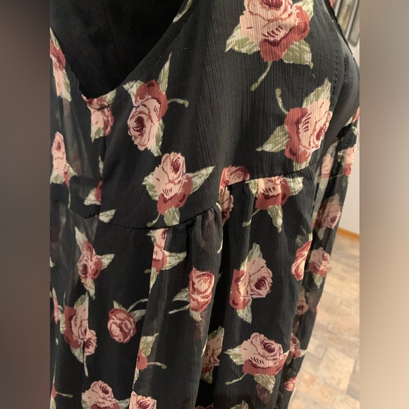 Rose long Vest Match with any dress or outfit - Picture 3 of 4